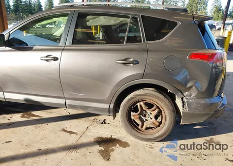 2017 Toyota Rav4 Le z USA, uszkodzony, nr VIN JTMZFREV0HJ102483